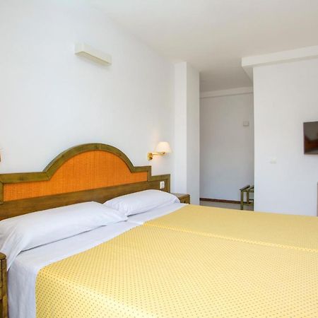 Apartamentos Bon Lloc ซานตาเอวเลเรียเดสริว ภายนอก รูปภาพ