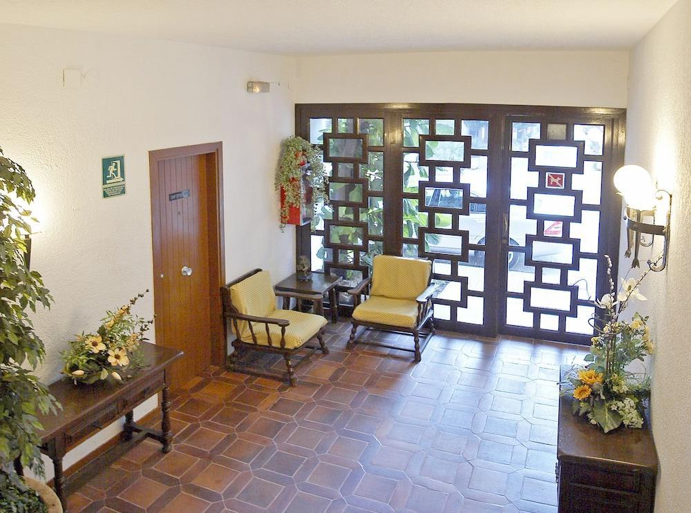 Apartamentos Bon Lloc ซานตาเอวเลเรียเดสริว ภายนอก รูปภาพ