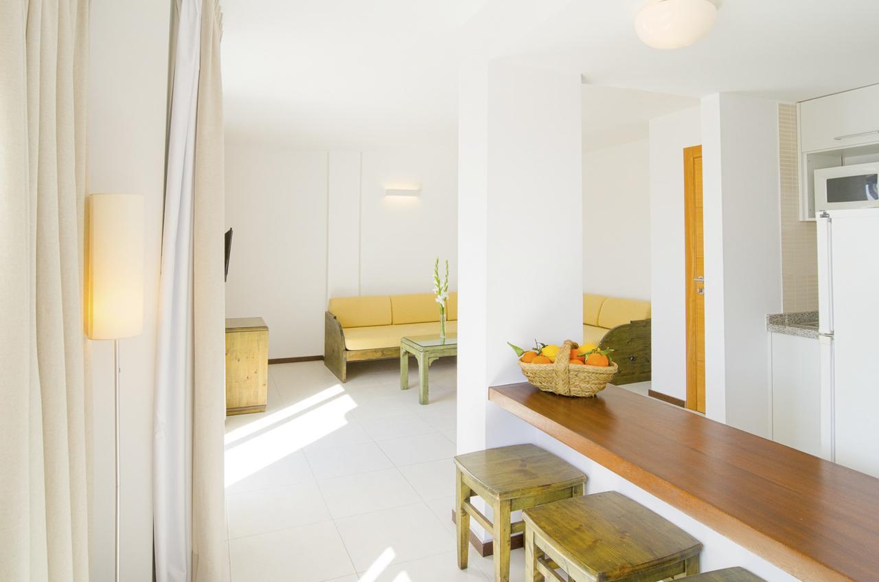 Apartamentos Bon Lloc ซานตาเอวเลเรียเดสริว ภายนอก รูปภาพ