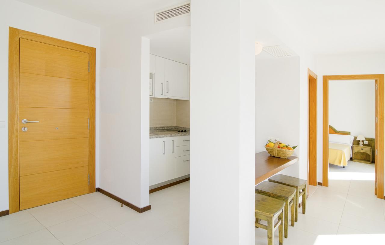 Apartamentos Bon Lloc ซานตาเอวเลเรียเดสริว ภายนอก รูปภาพ