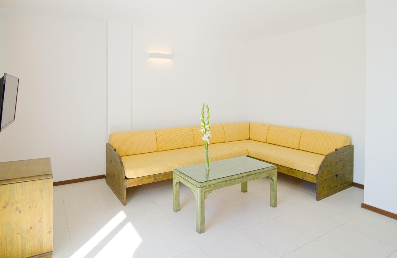 Apartamentos Bon Lloc ซานตาเอวเลเรียเดสริว ภายนอก รูปภาพ