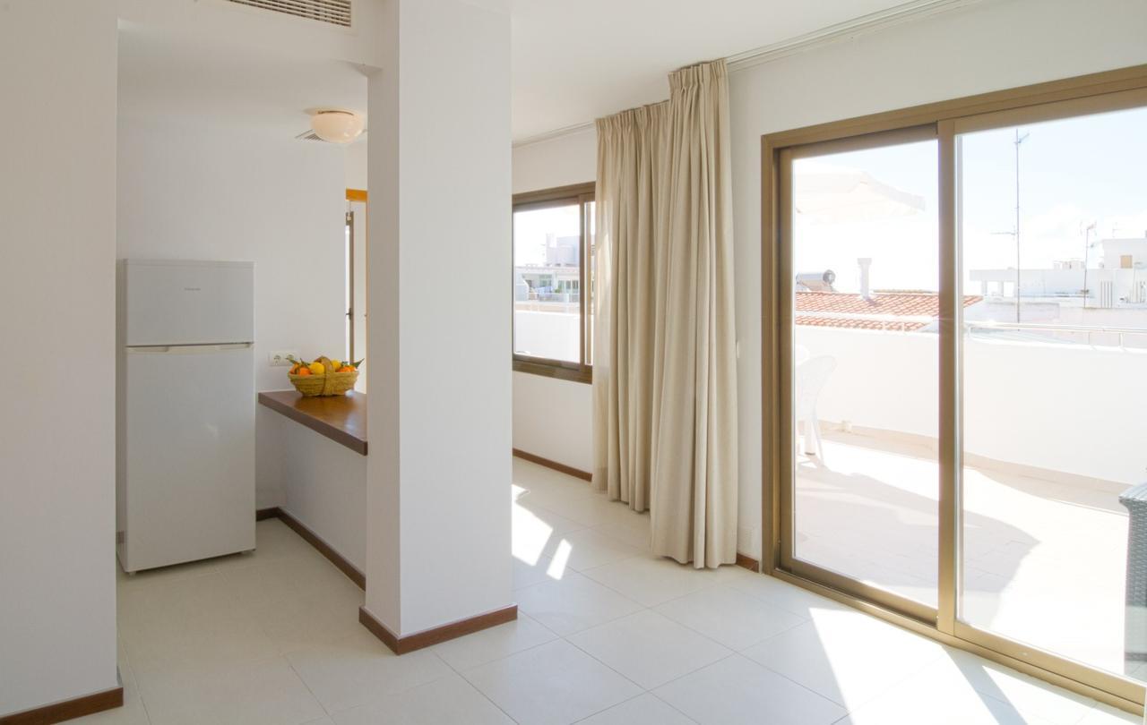 Apartamentos Bon Lloc ซานตาเอวเลเรียเดสริว ภายนอก รูปภาพ