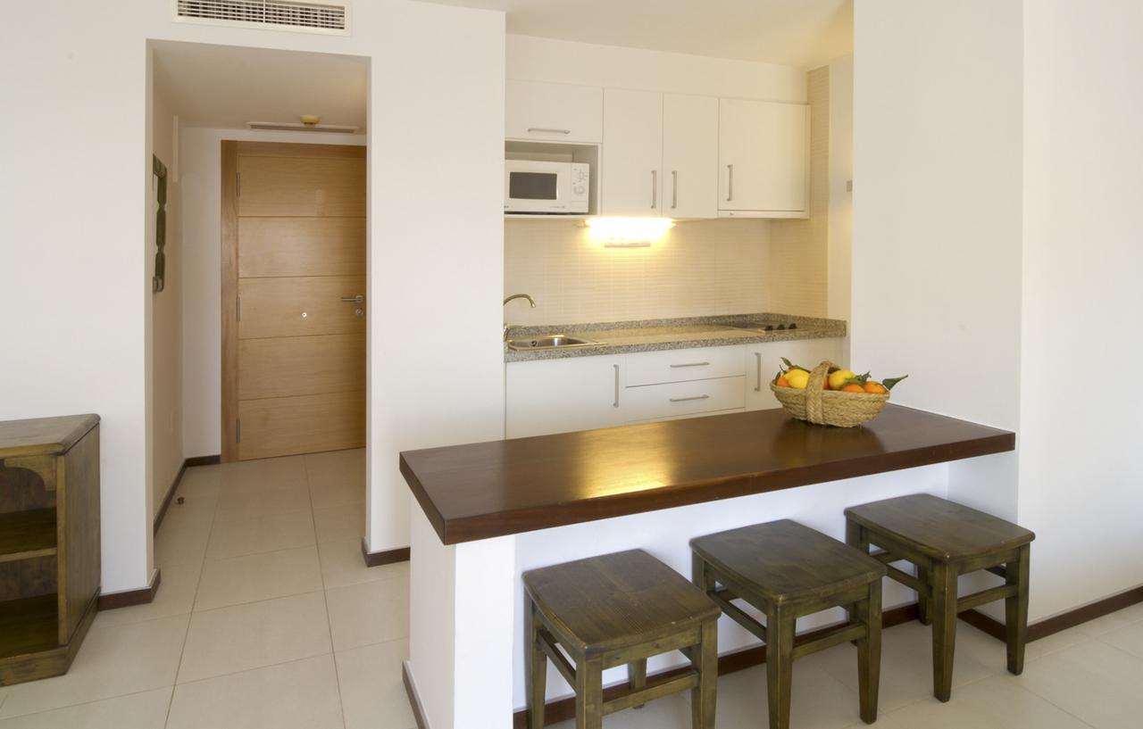 Apartamentos Bon Lloc ซานตาเอวเลเรียเดสริว ภายนอก รูปภาพ