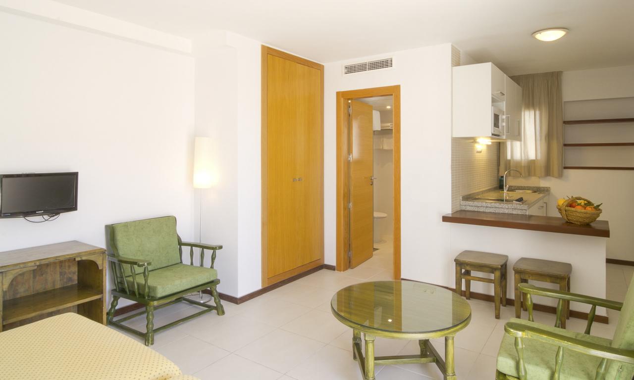 Apartamentos Bon Lloc ซานตาเอวเลเรียเดสริว ภายนอก รูปภาพ