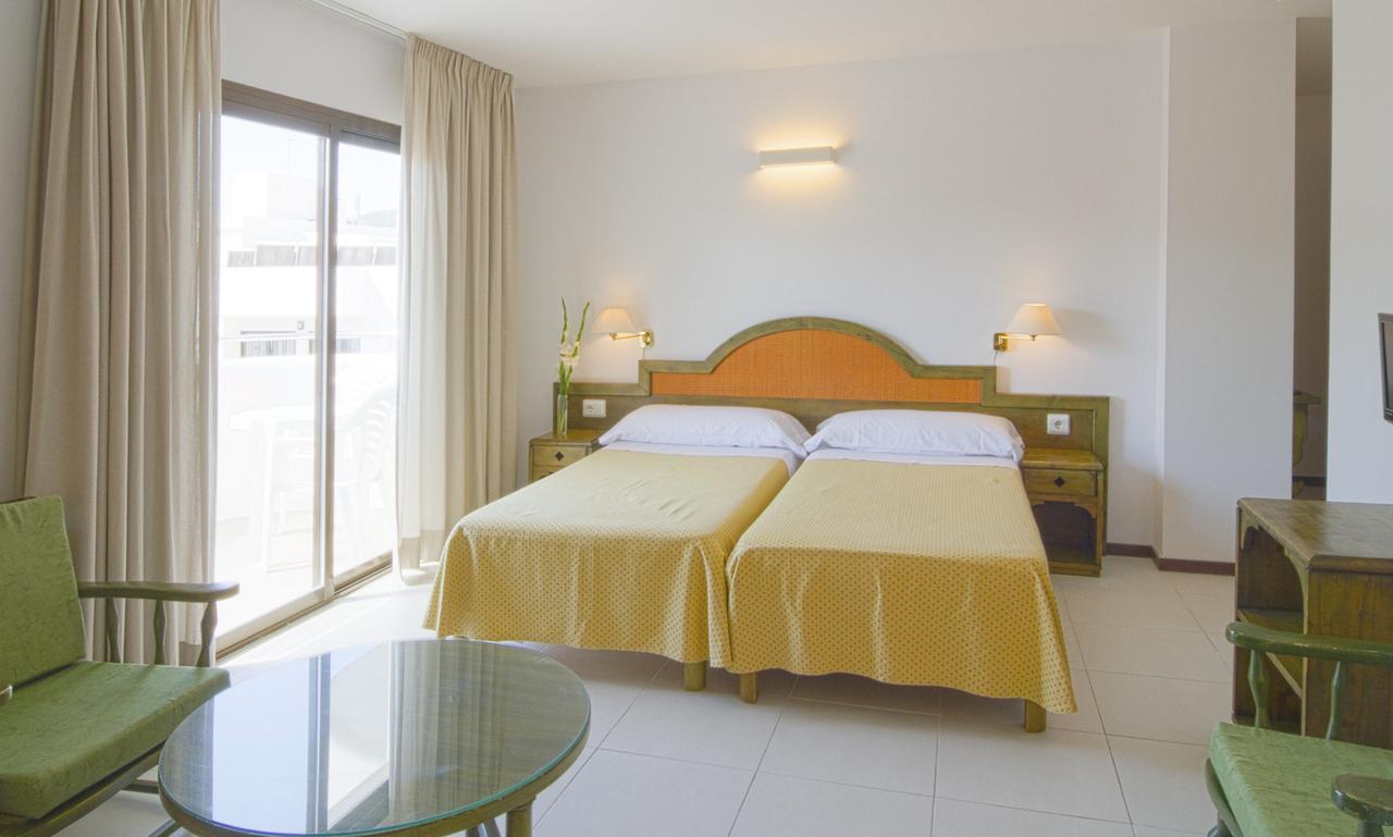 Apartamentos Bon Lloc ซานตาเอวเลเรียเดสริว ภายนอก รูปภาพ