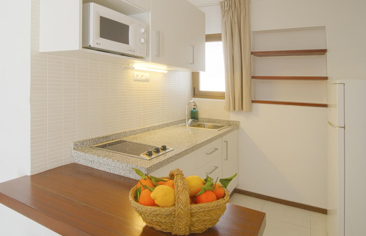 Apartamentos Bon Lloc ซานตาเอวเลเรียเดสริว ภายนอก รูปภาพ