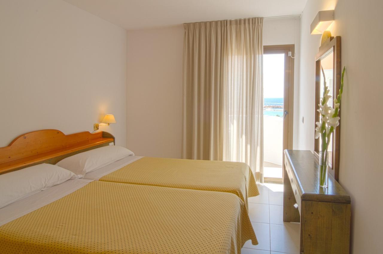 Apartamentos Bon Lloc ซานตาเอวเลเรียเดสริว ภายนอก รูปภาพ