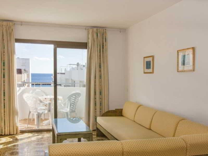 Apartamentos Bon Lloc ซานตาเอวเลเรียเดสริว ภายนอก รูปภาพ