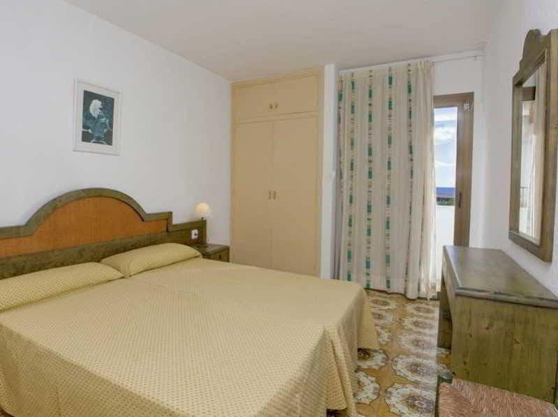 Apartamentos Bon Lloc ซานตาเอวเลเรียเดสริว ภายนอก รูปภาพ