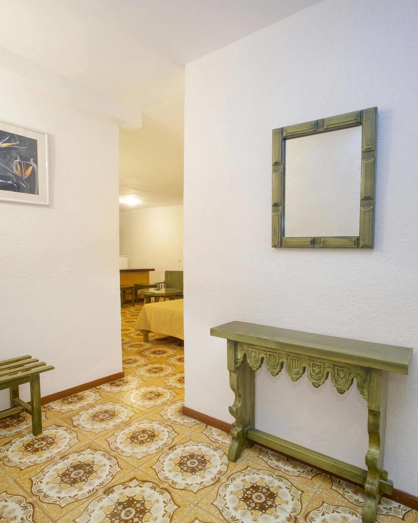 Apartamentos Bon Lloc ซานตาเอวเลเรียเดสริว ภายนอก รูปภาพ
