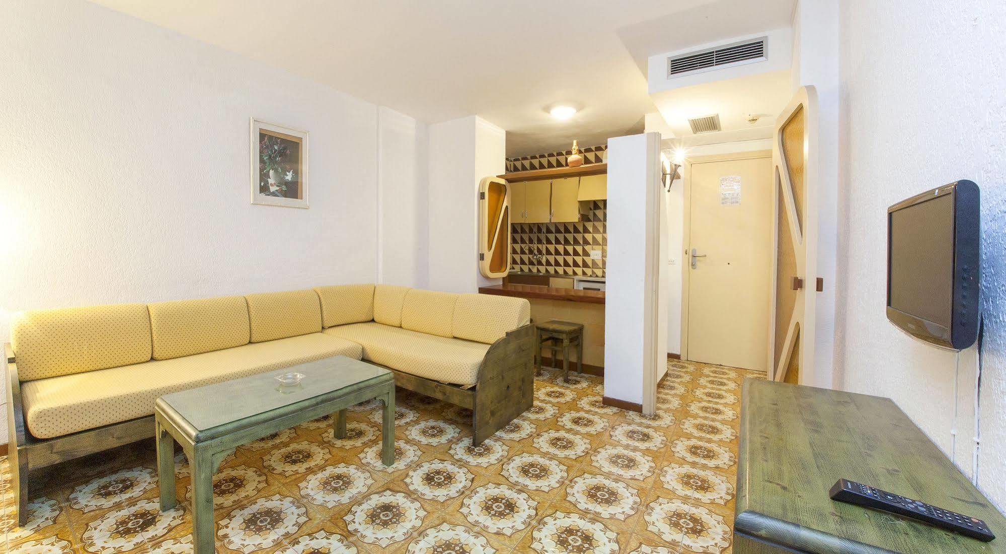 Apartamentos Bon Lloc ซานตาเอวเลเรียเดสริว ภายนอก รูปภาพ