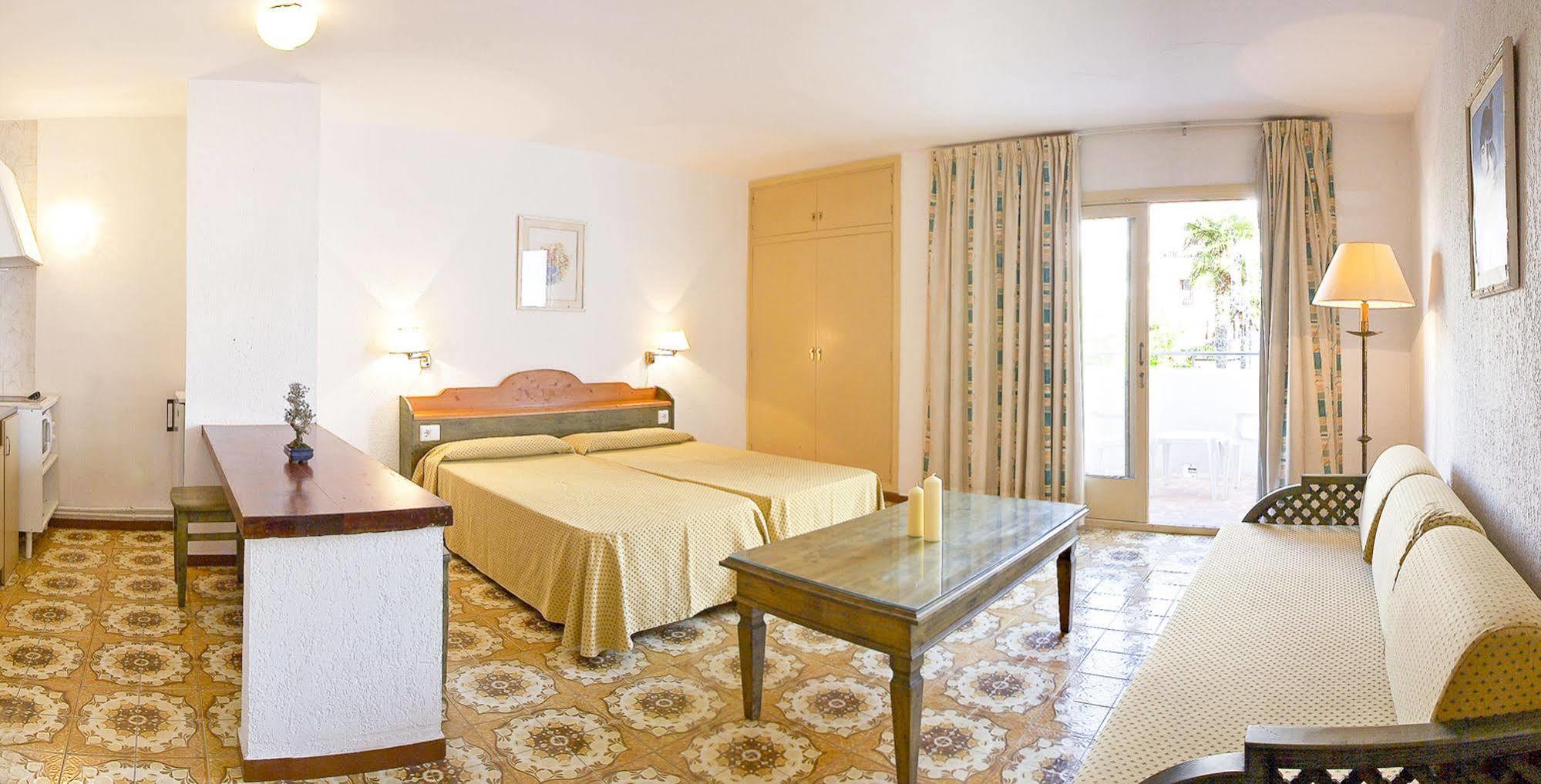 Apartamentos Bon Lloc ซานตาเอวเลเรียเดสริว ภายนอก รูปภาพ
