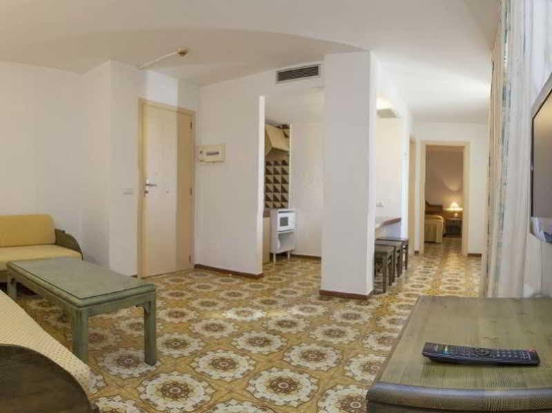 Apartamentos Bon Lloc ซานตาเอวเลเรียเดสริว ภายนอก รูปภาพ