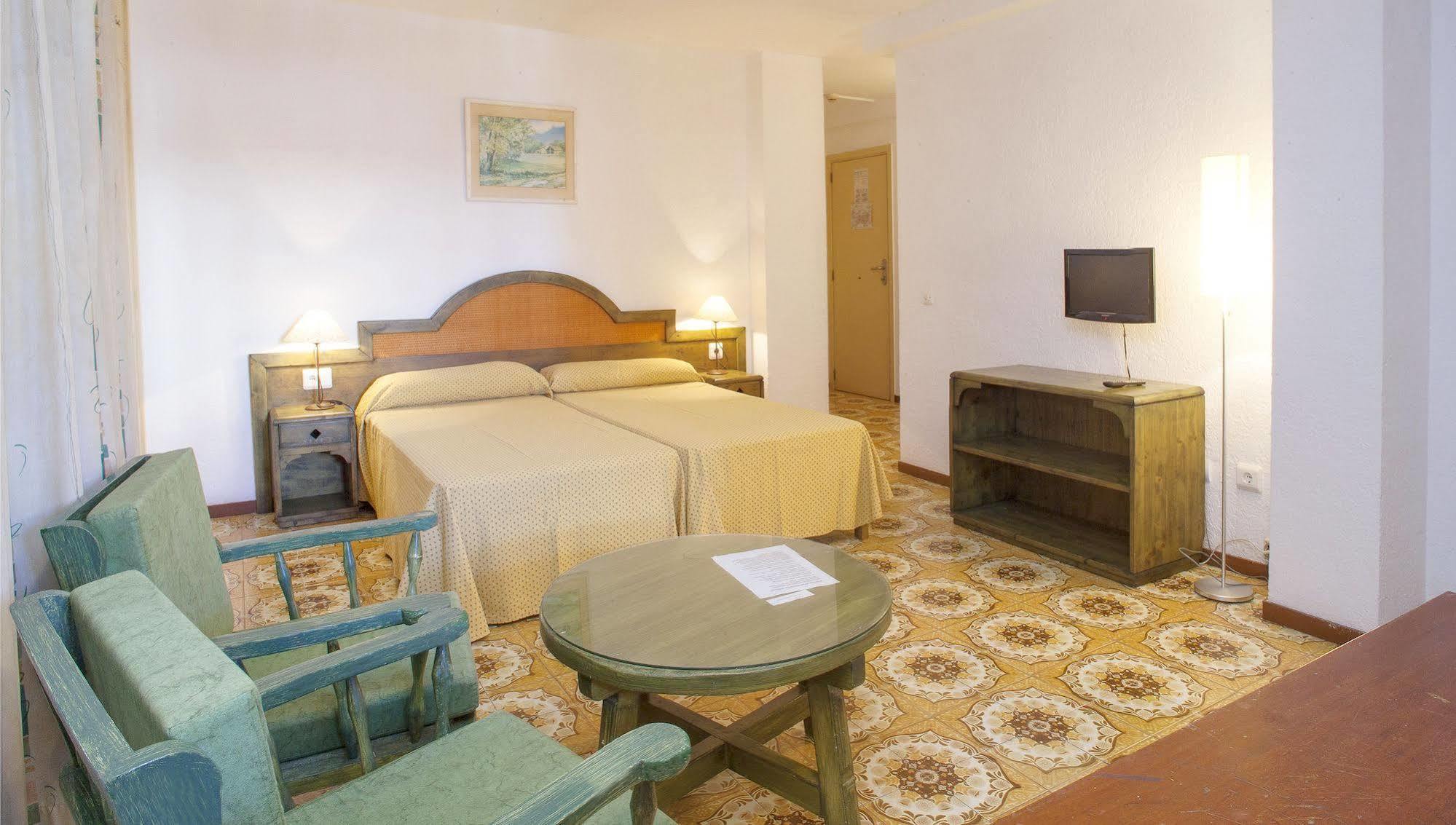 Apartamentos Bon Lloc ซานตาเอวเลเรียเดสริว ภายนอก รูปภาพ