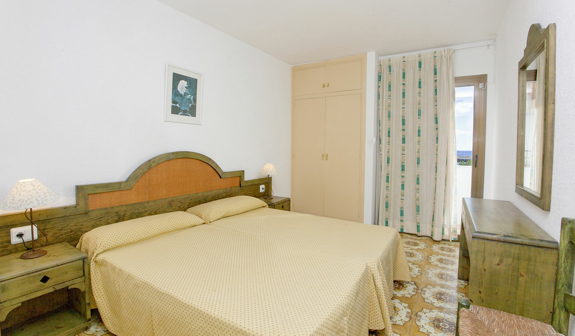 Apartamentos Bon Lloc ซานตาเอวเลเรียเดสริว ภายนอก รูปภาพ