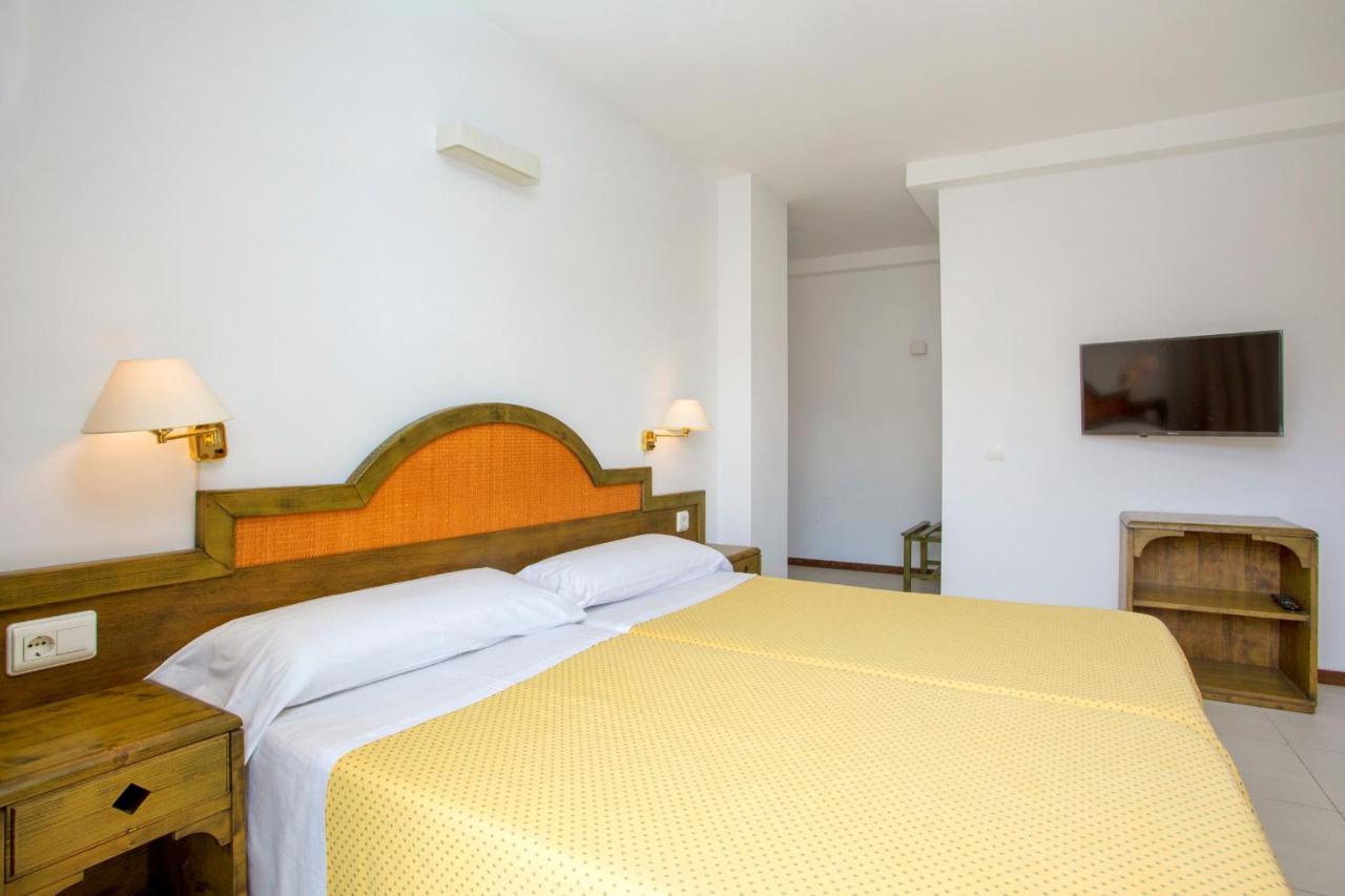 Apartamentos Bon Lloc ซานตาเอวเลเรียเดสริว ภายนอก รูปภาพ