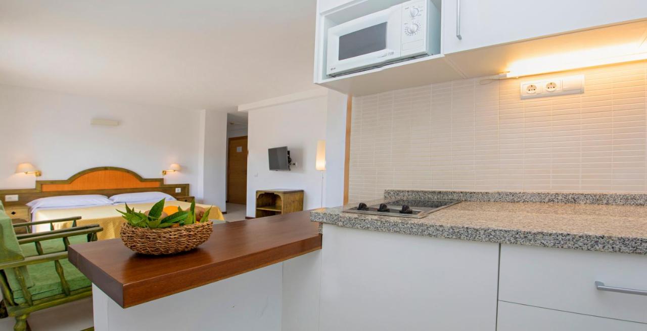 Apartamentos Bon Lloc ซานตาเอวเลเรียเดสริว ภายนอก รูปภาพ
