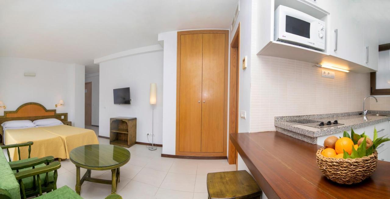 Apartamentos Bon Lloc ซานตาเอวเลเรียเดสริว ภายนอก รูปภาพ