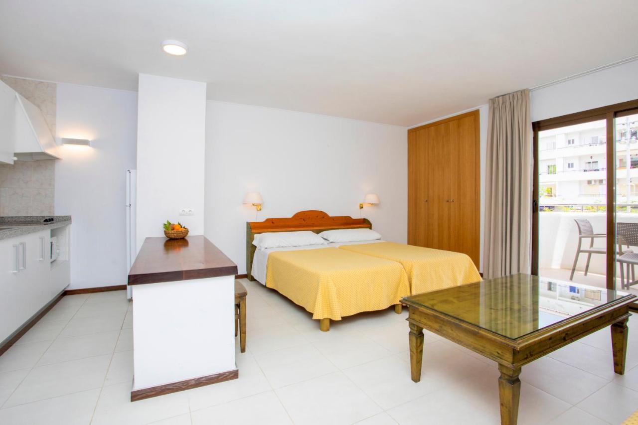 Apartamentos Bon Lloc ซานตาเอวเลเรียเดสริว ภายนอก รูปภาพ