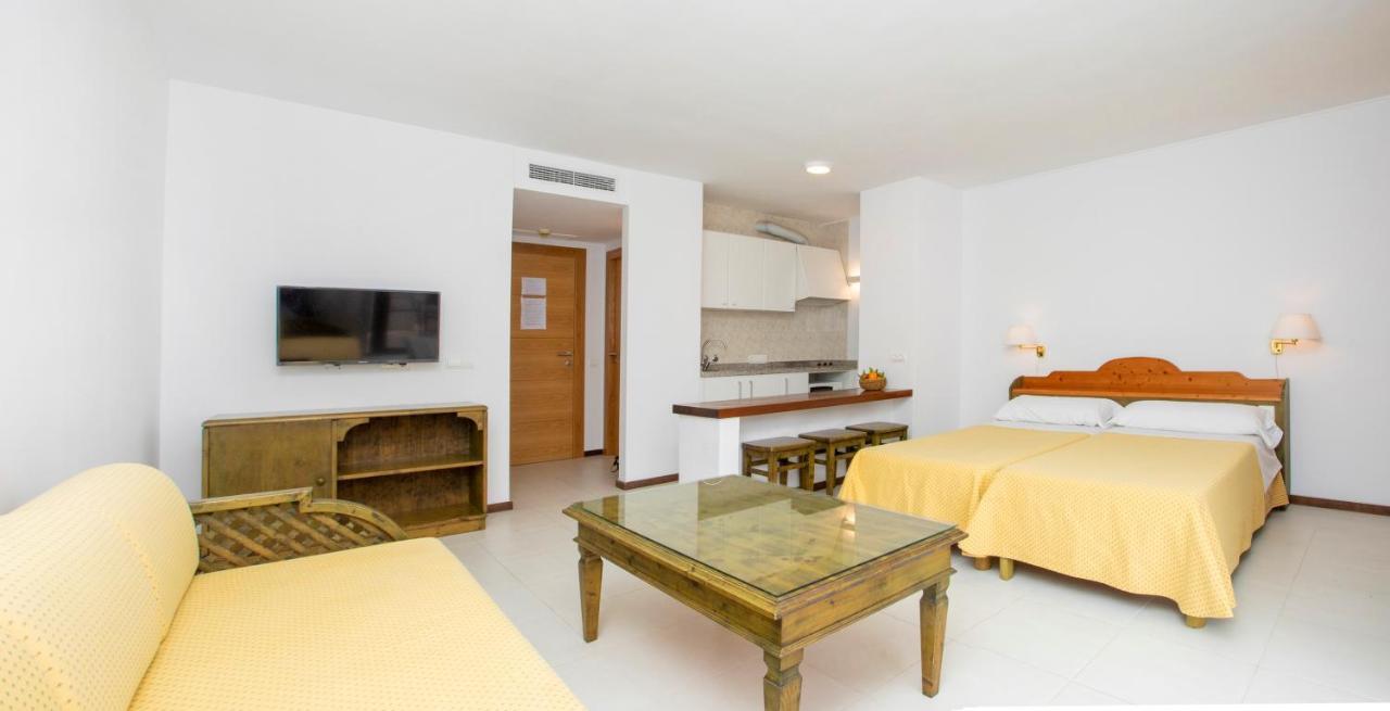 Apartamentos Bon Lloc ซานตาเอวเลเรียเดสริว ภายนอก รูปภาพ