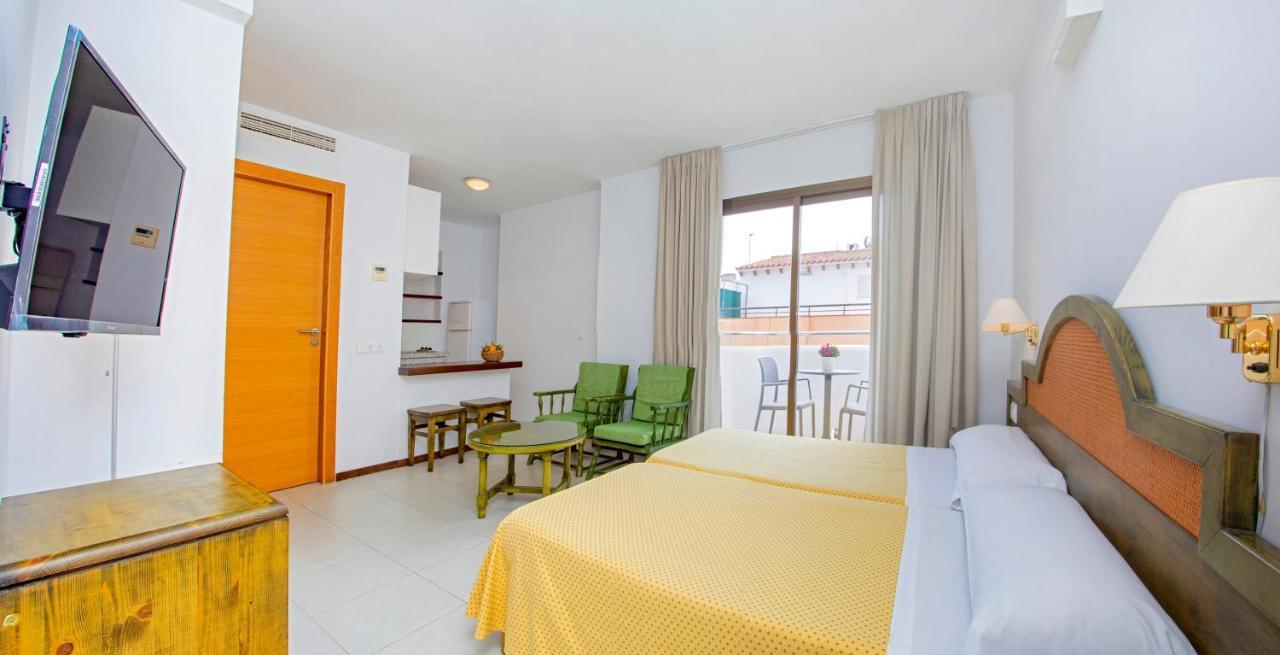 Apartamentos Bon Lloc ซานตาเอวเลเรียเดสริว ภายนอก รูปภาพ