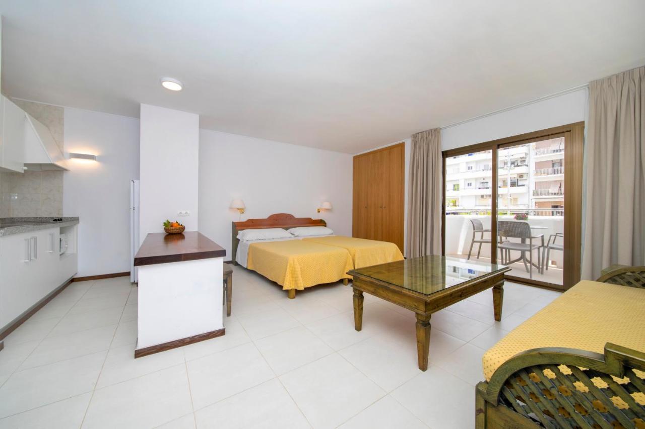 Apartamentos Bon Lloc ซานตาเอวเลเรียเดสริว ภายนอก รูปภาพ